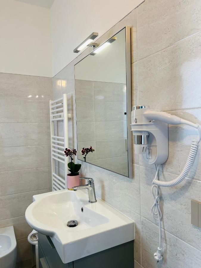 La Ringhiera Hotel Новара Екстериор снимка