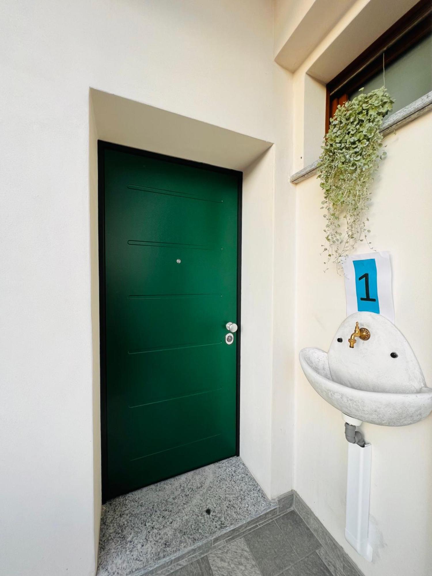 La Ringhiera Hotel Новара Екстериор снимка